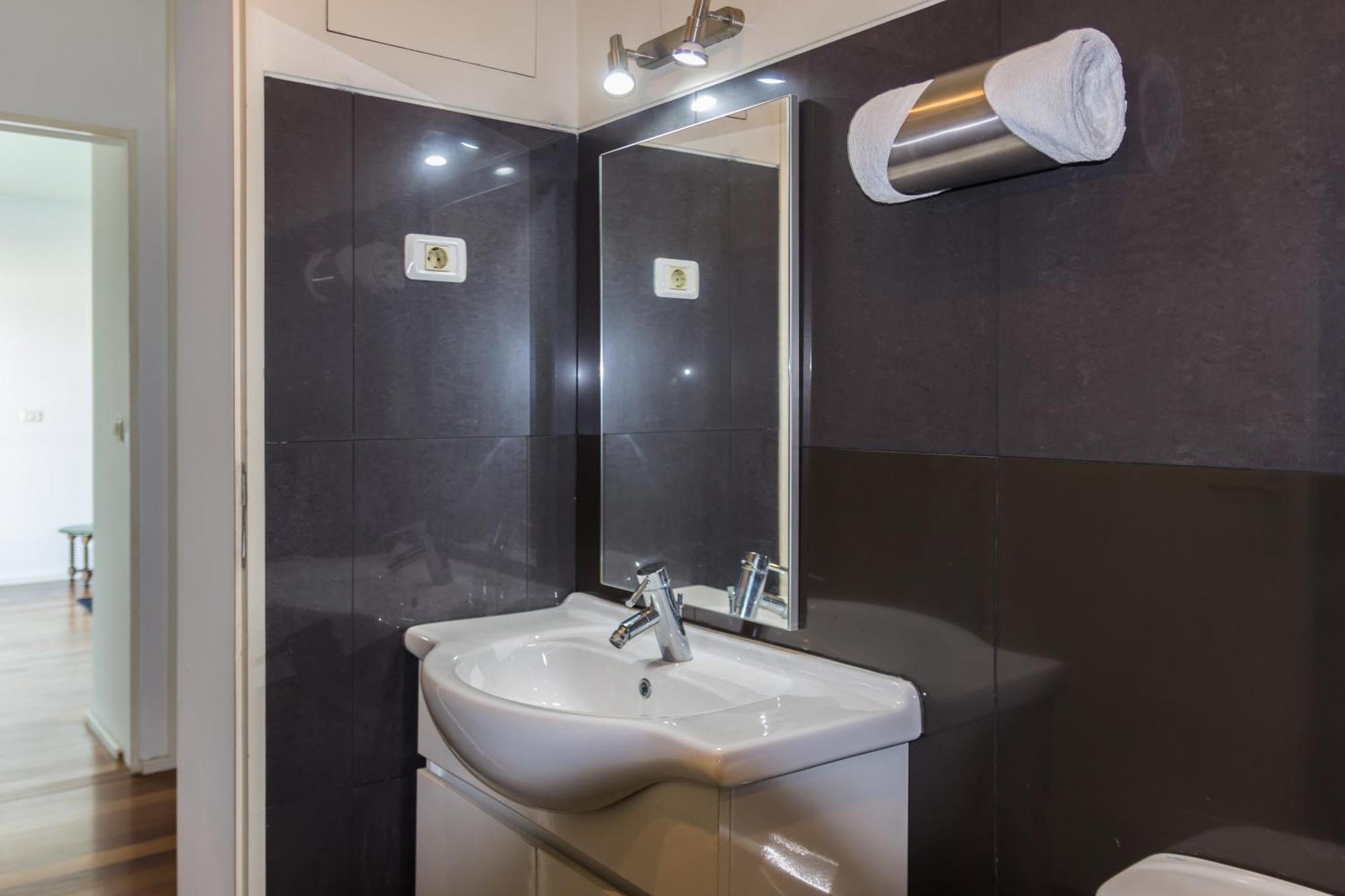 Downtown Praia Da Vitoria Al Room photo