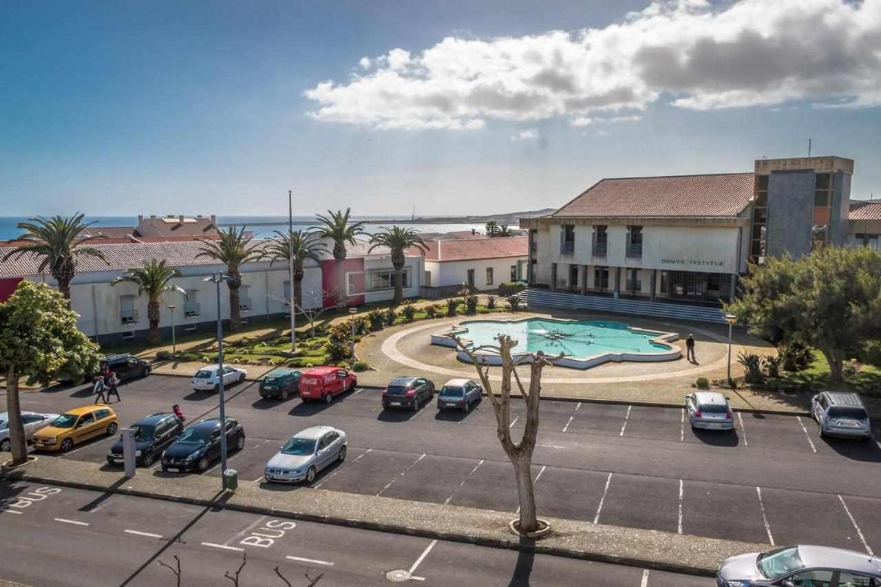 Downtown Praia Da Vitoria Al Exterior photo